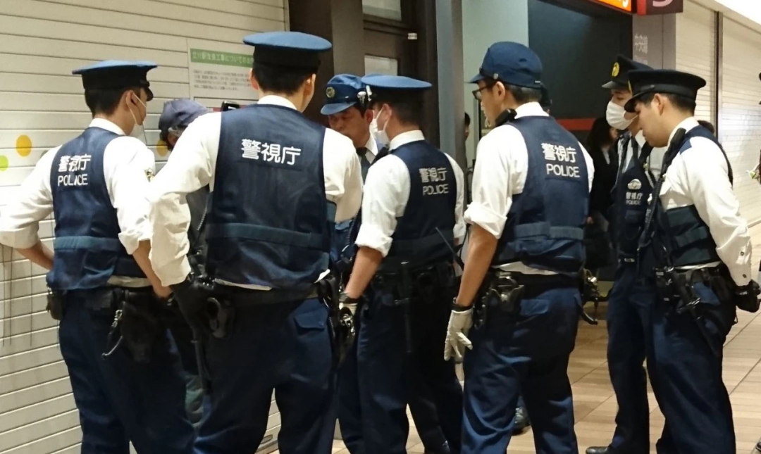 日本某黑帮非法扑克室被警方捣毁(图1)